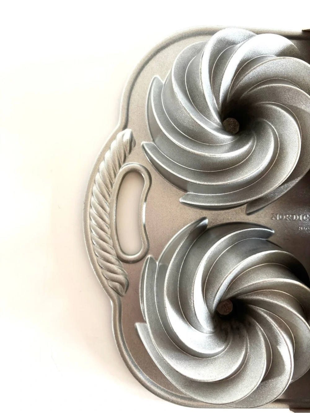 Nordic Ware Heritage Bundtlette Swirl Cake Pan Muffin Pan